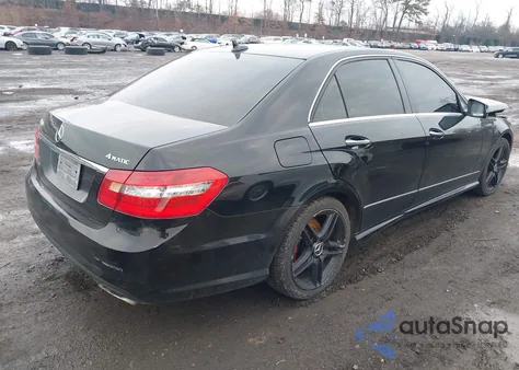 2012 Mercedes-Benz E 550 4Matic z USA, uszkodzony, nr VIN WDDHF9BB1CA529336